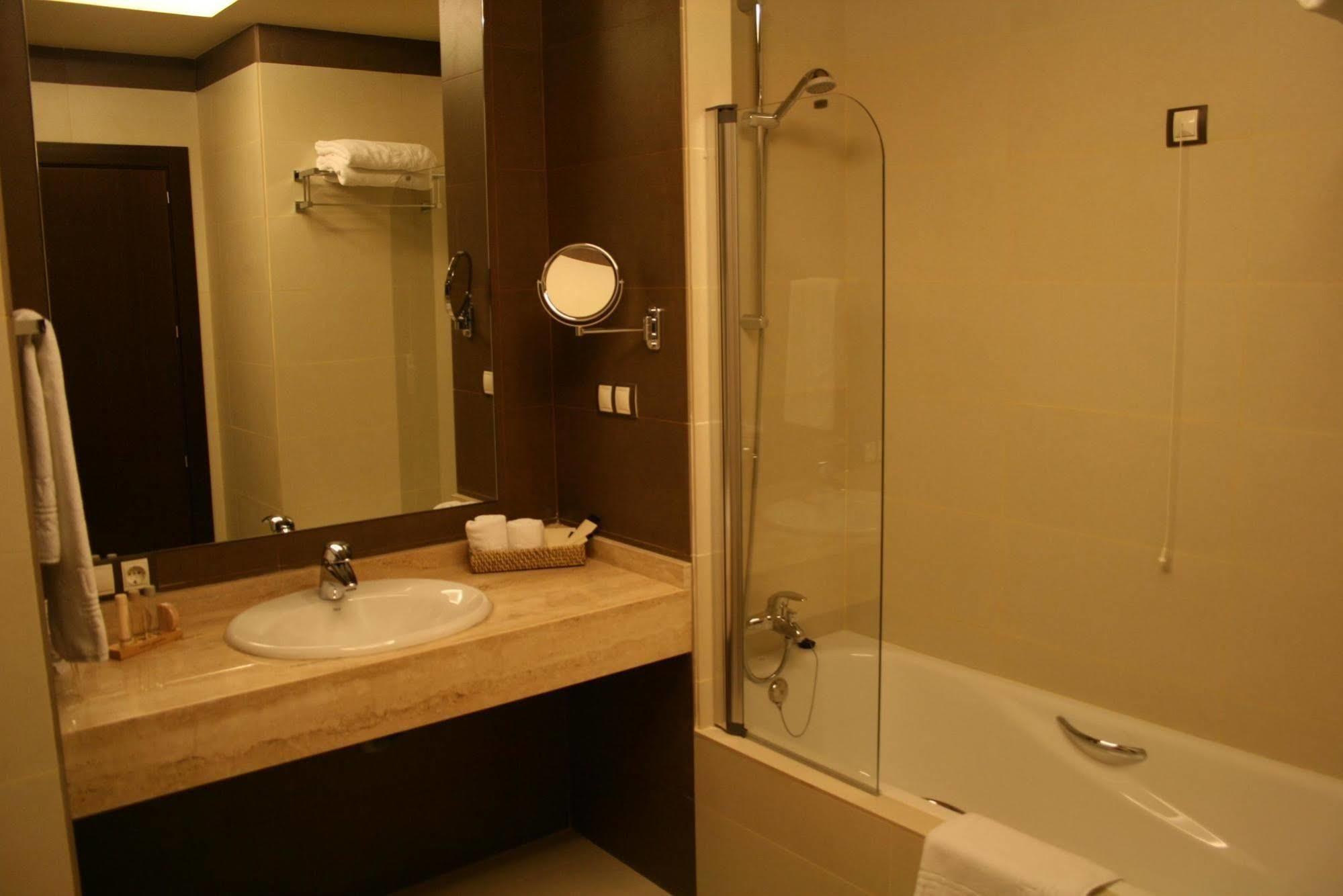 Hotel & Spa La Salve Torrijos Luaran gambar
